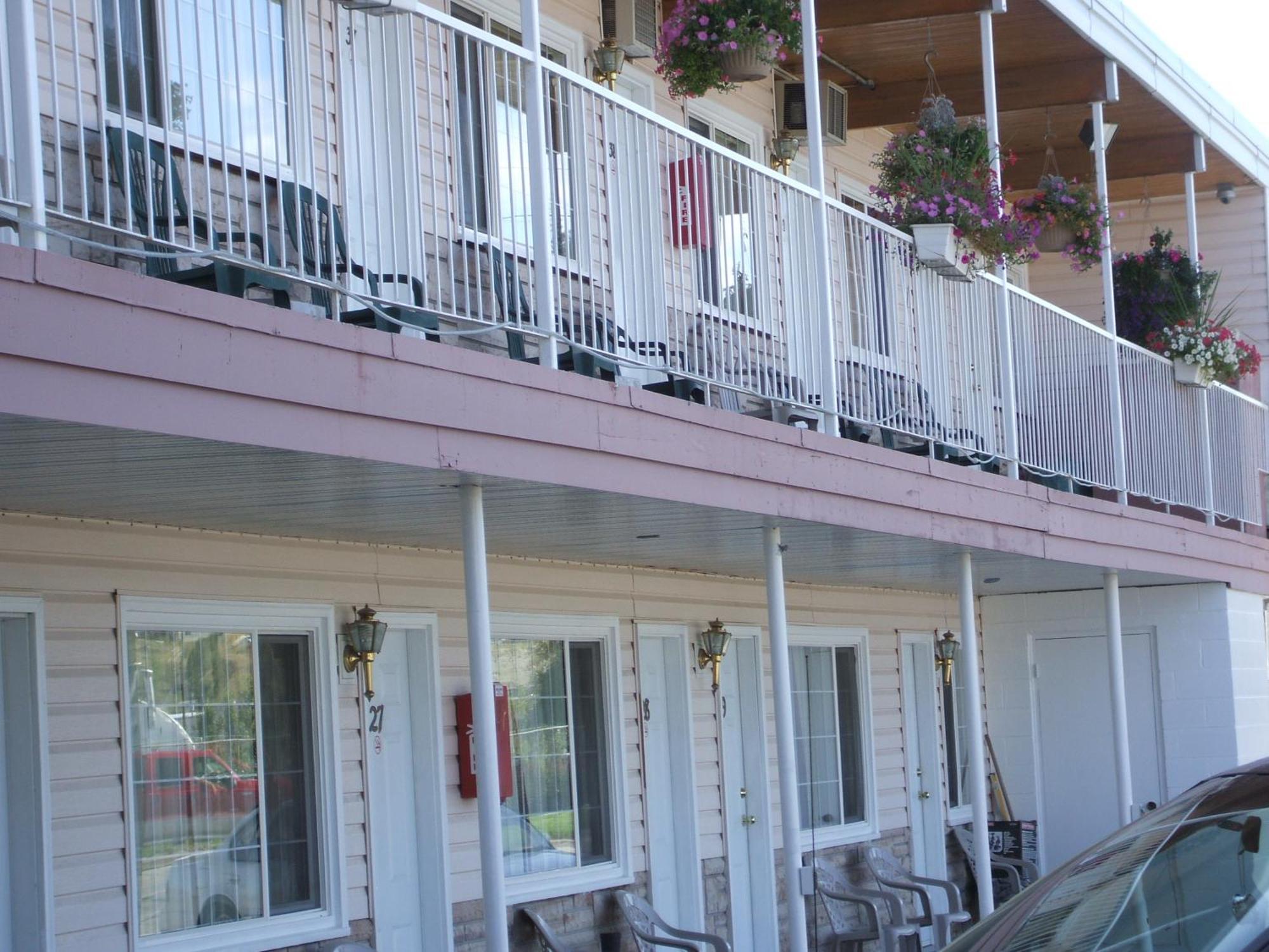 Travellers Motel Cranbrook Exterior photo